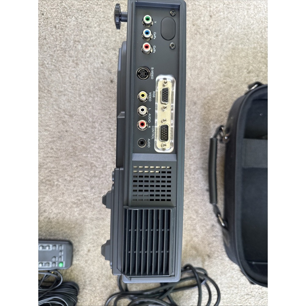 ViewSonic PJ501 3 Panel LCD Digital Multimedia Projector VPROJ25048-1W With Case - Picture 6 of 16